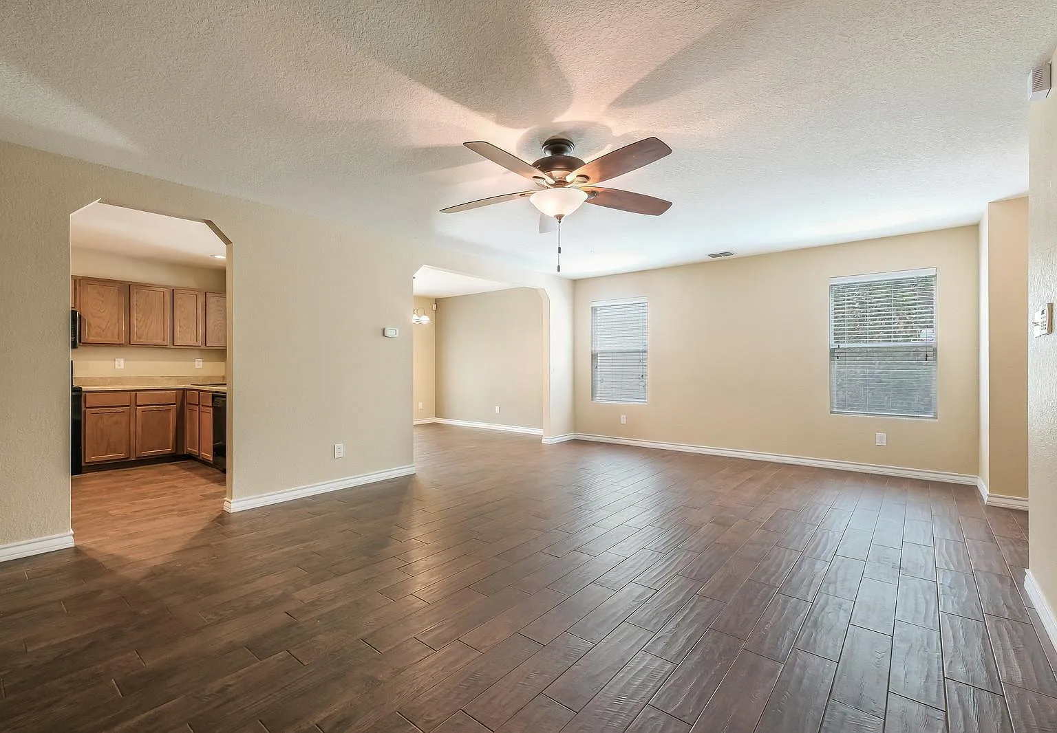 3 bed, 2.5 bath, 1856 sqft, $1,700 — Photo 4