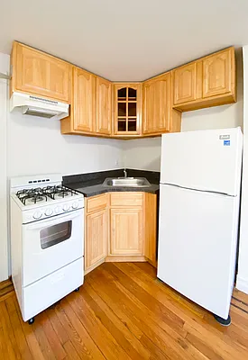 Rented by Kahen Properties | media 3