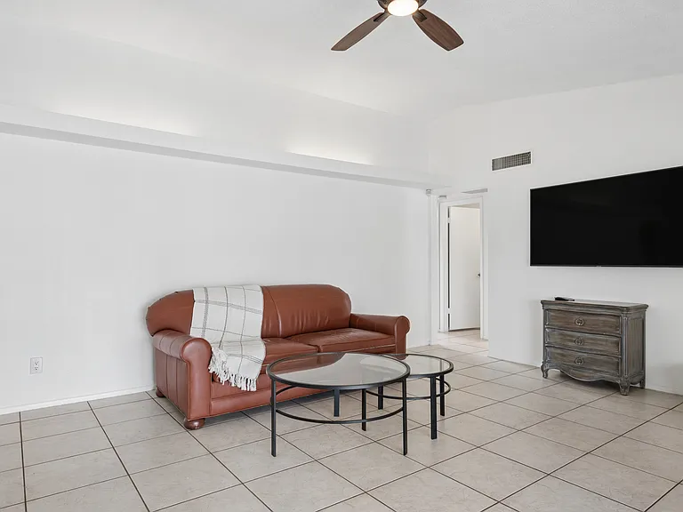 2319 E Loma Vista Dr — Photo 9