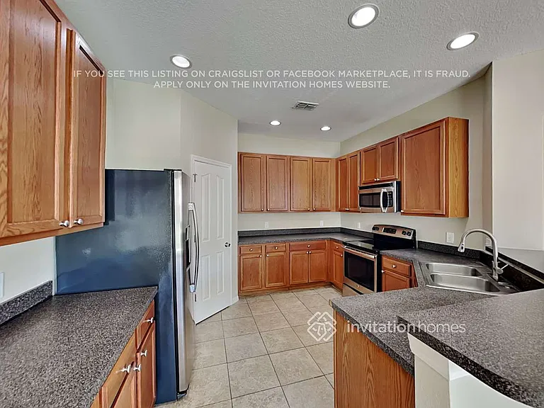 17549 Queensland St — Photo 7