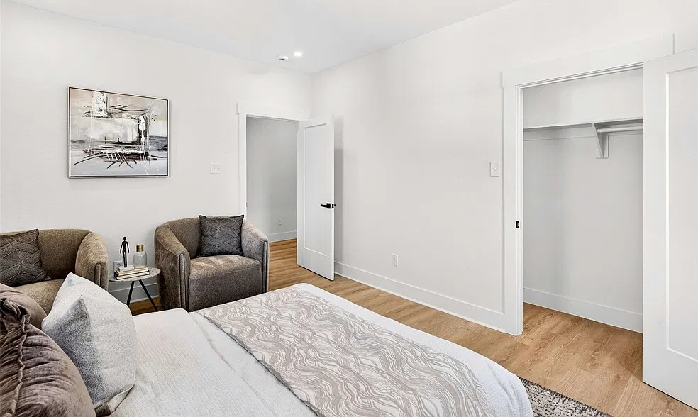 2 bed, 1041 sqft, $1,900 — Photo 3
