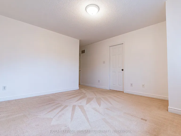 3082 Cabano Cres — Photo 21