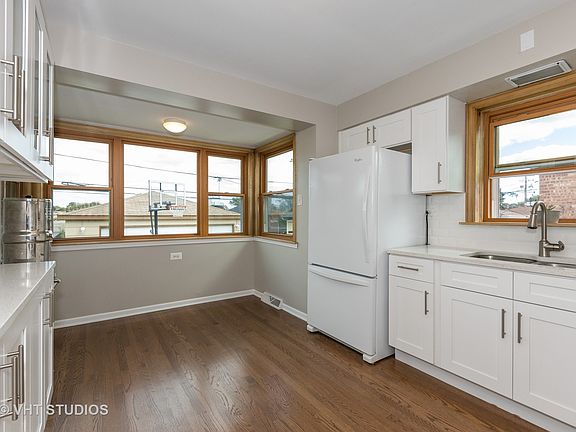 3rd image of 3060 W 100th St