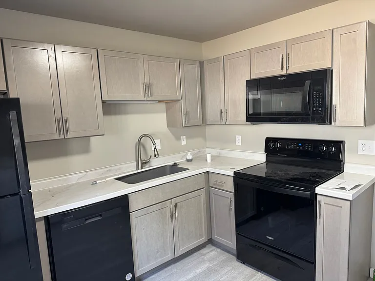 West End Apartments — Photo 17