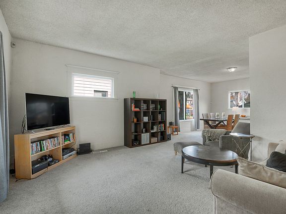 4th image of 2323 S Sheridan Ave