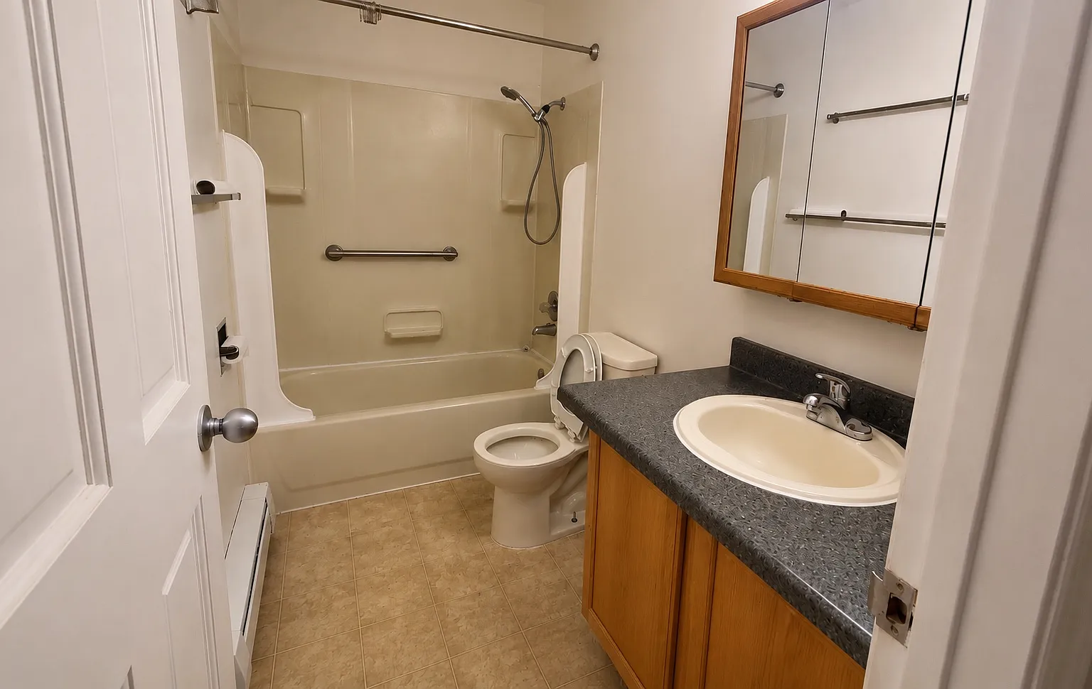 3 bed, 912 sqft, $2,140 — Photo 4