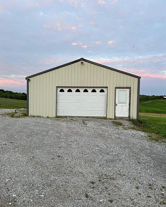 2nd image of 265 Stump Newman Rd