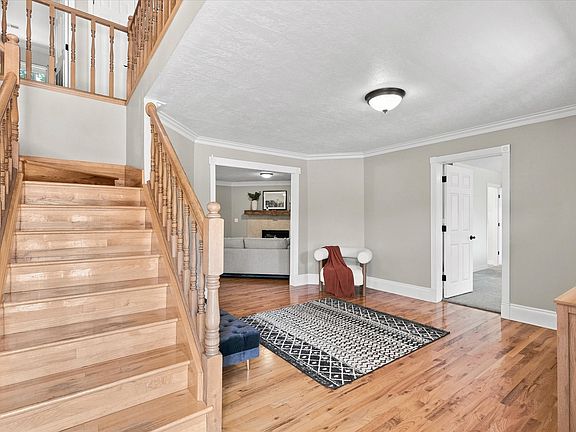 3rd image of 3923 Hillside Dr