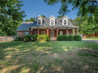 1822 N Independence Pl, Fayetteville, AR 72704