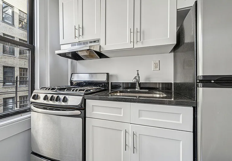 52 Clark St #6L — Photo 6