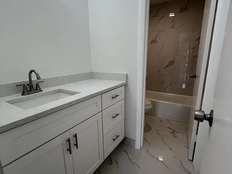 4129 NW 88th Ave #202 — Photo 5