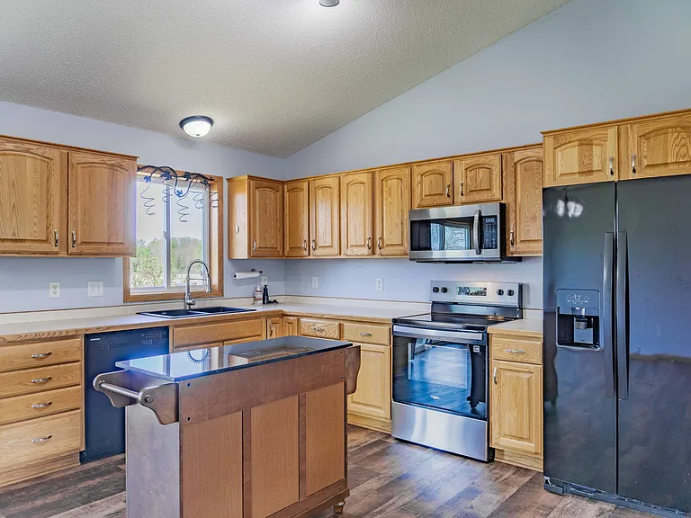 2112 Blake Ave — Photo 17