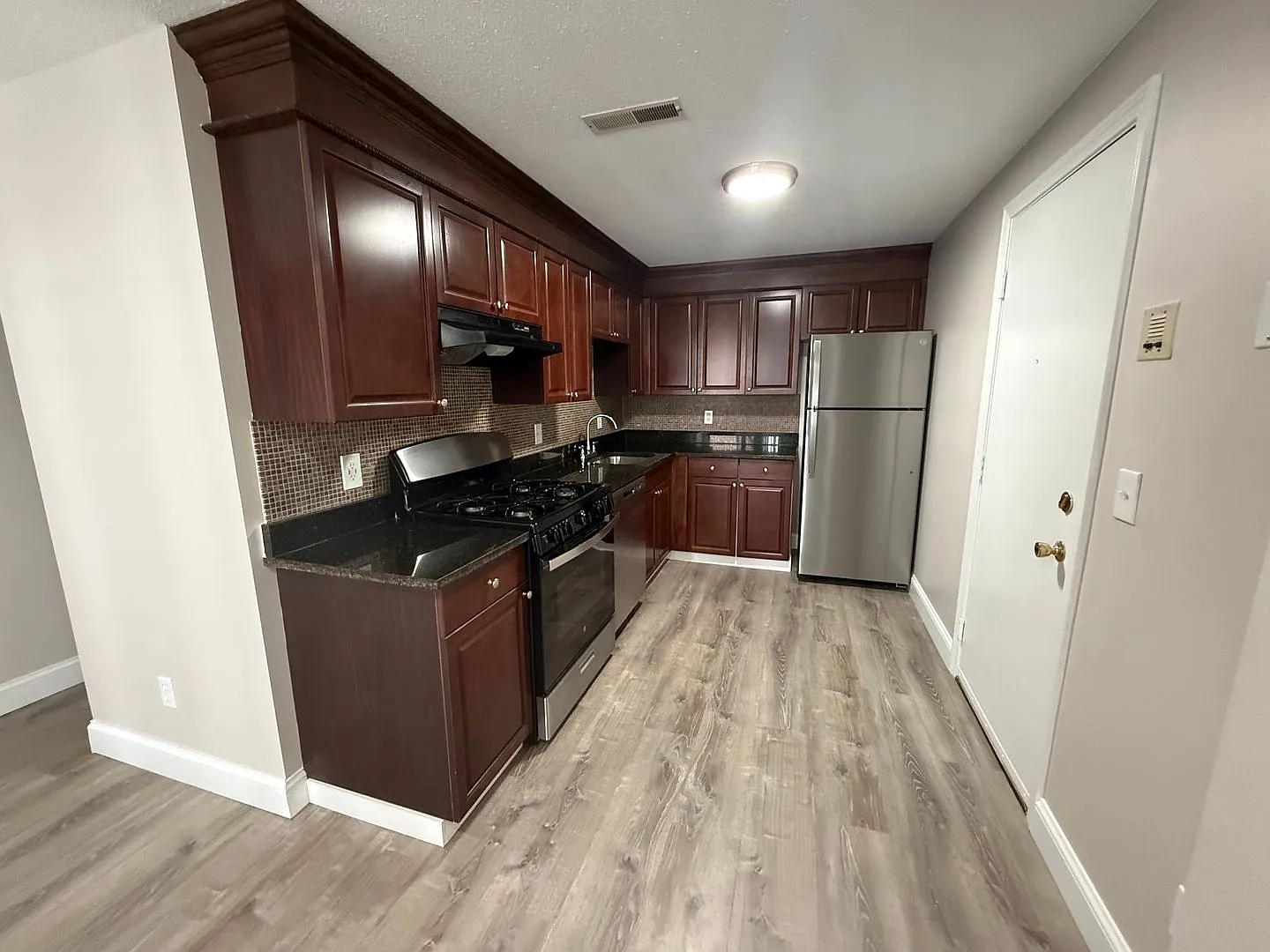 Pondsview Apartments — Photo 3