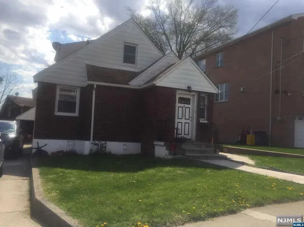 122 E Edsall Ave, Palisades Park, NJ 07650
