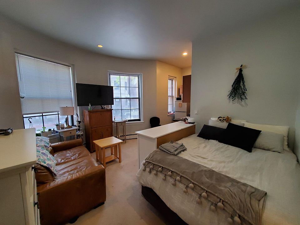 2nd image of 158 Saint Botolph St #2G