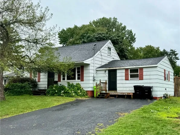 105 Brooke Dr, North Syracuse, NY 13212