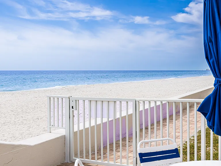 Direct Beach access on Lido