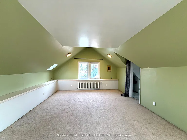 218 Weber St E — Photo 13