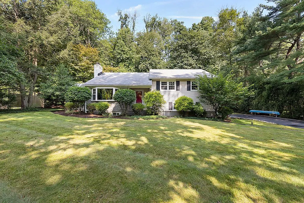 8 Brookfield Way photo 1