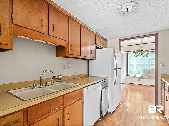 5th image of 529 Highland Woods Dr E #529
