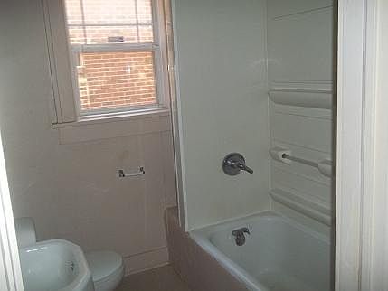 2nd image of 812 NW 23rd St APT 2