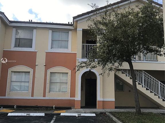 2nd image of 1660 SE 29th St Unit 103