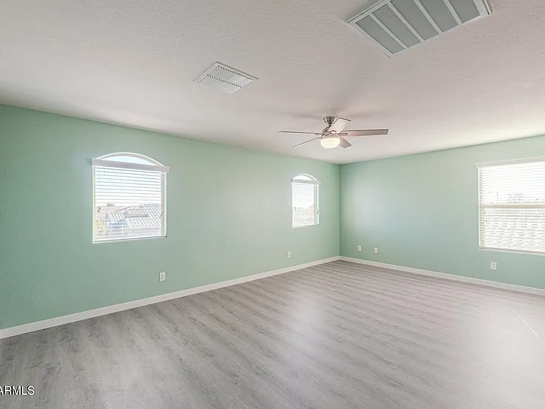 4722 S 238th Ln — Photo 28