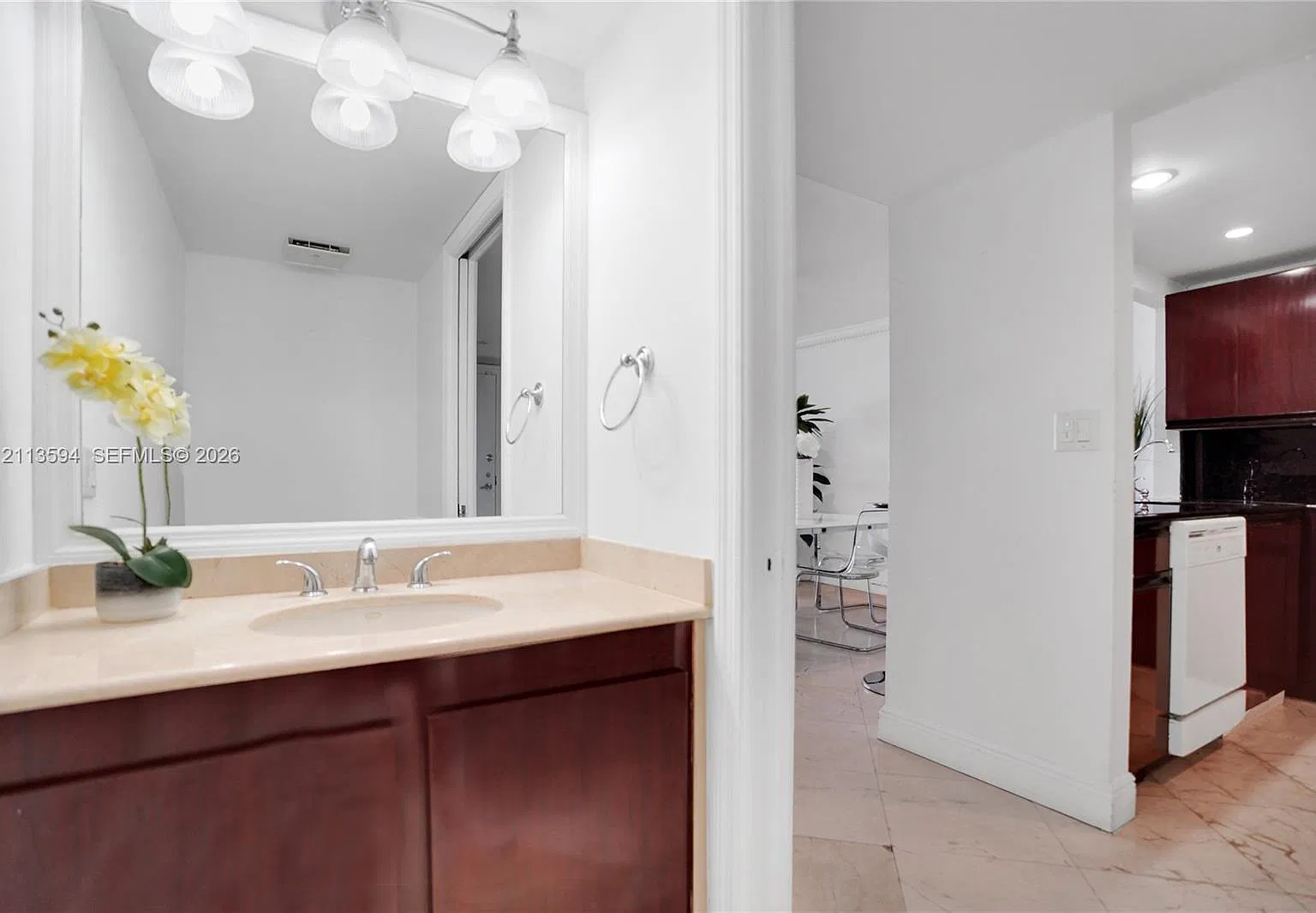 Venetia Condo — Photo 3