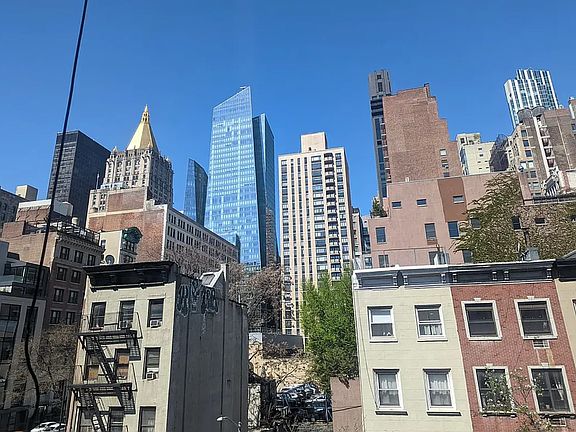 5th image of 129 Lexington Ave APT 5