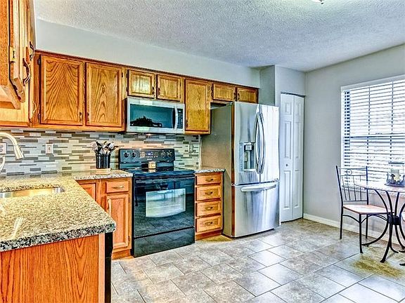 2nd image of 707 Sunset Cir