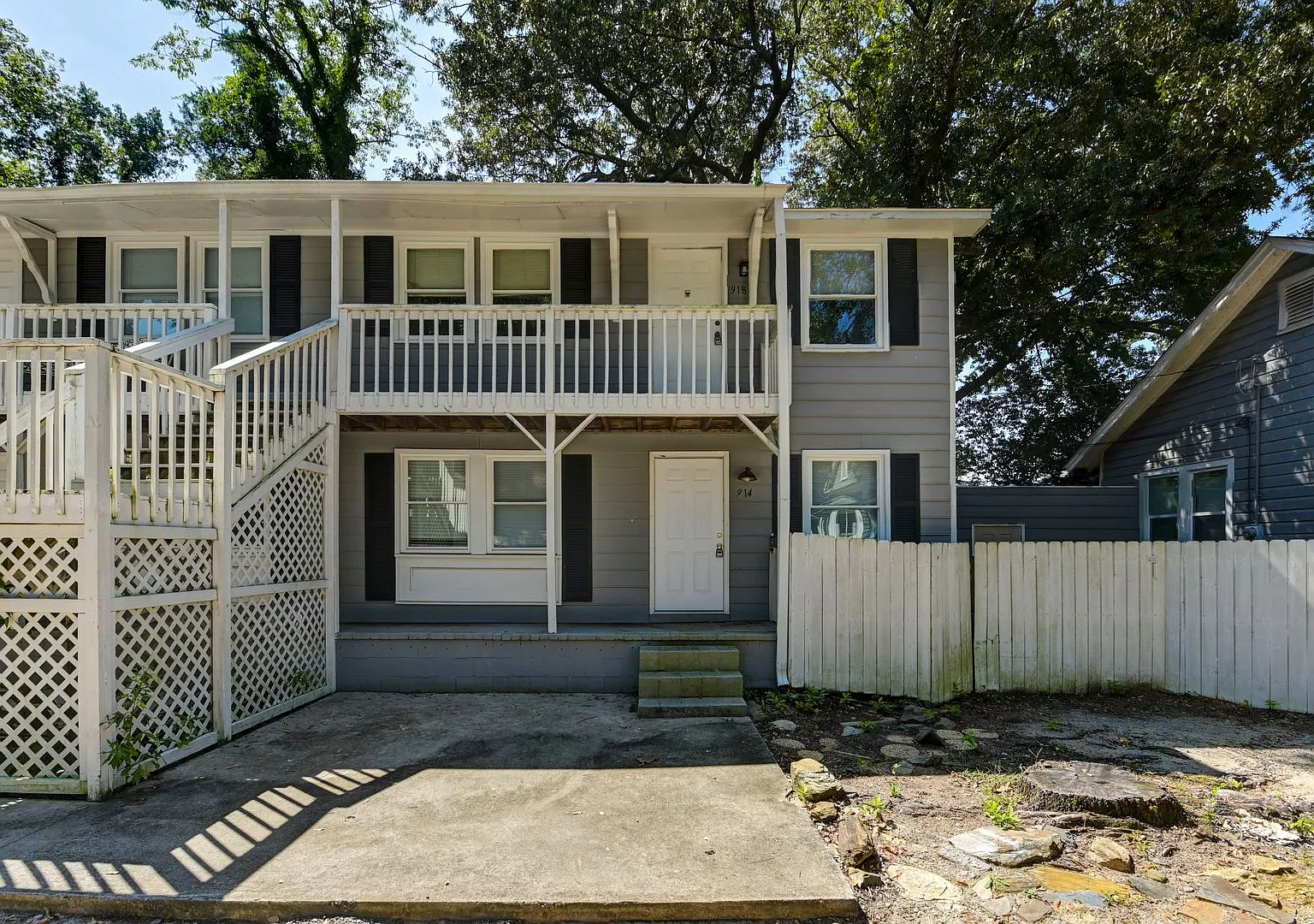 Just 8 Minutes from USC Charming 2 Bedroom Home with Covered Front Porch! — Photo 3