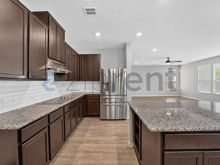 536 Ayinger Ln — Photo 5