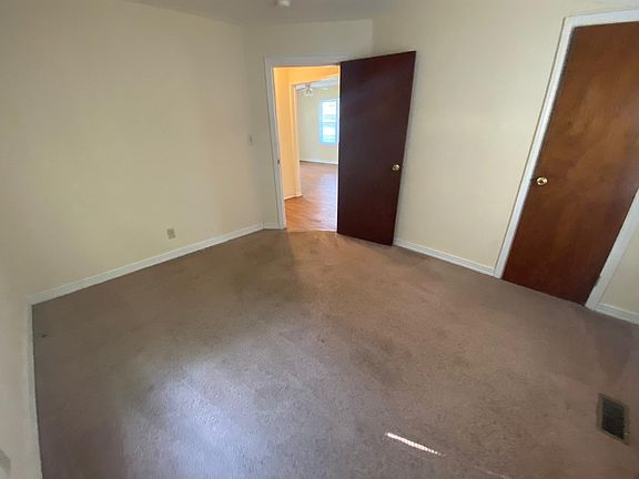 3rd image of 1038 Bellvue St