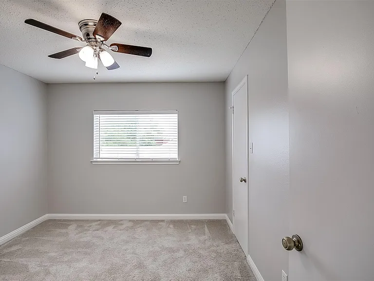 2504 Byfield Dr — Photo 26