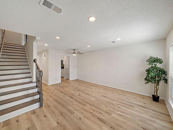 3rd image of 1227 Country Place Dr