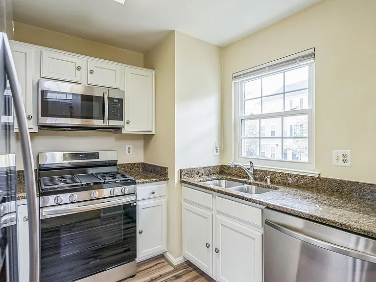 46051 Marble Ter — Photo 8