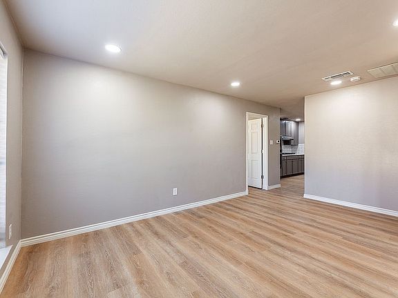 5th image of 605 Green Mdw N