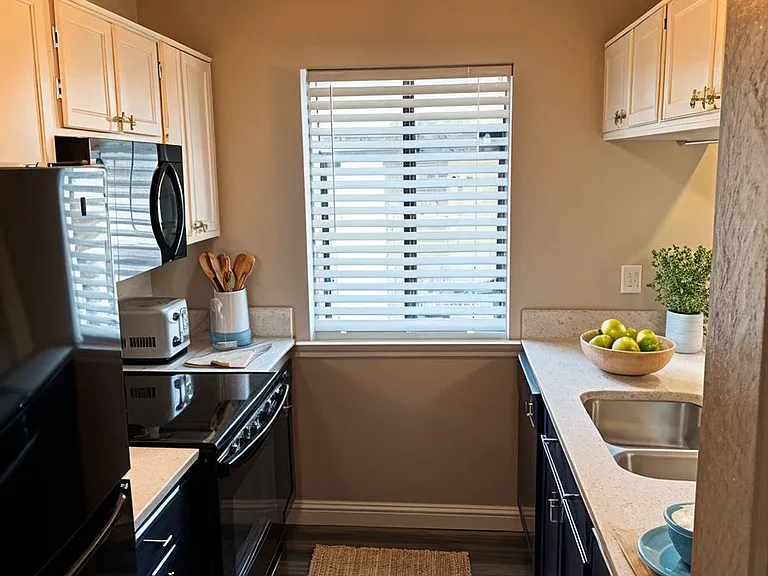1730 Crest Point Dr #MAIN — Photo 3
