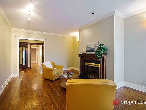 Foyer/Living Room