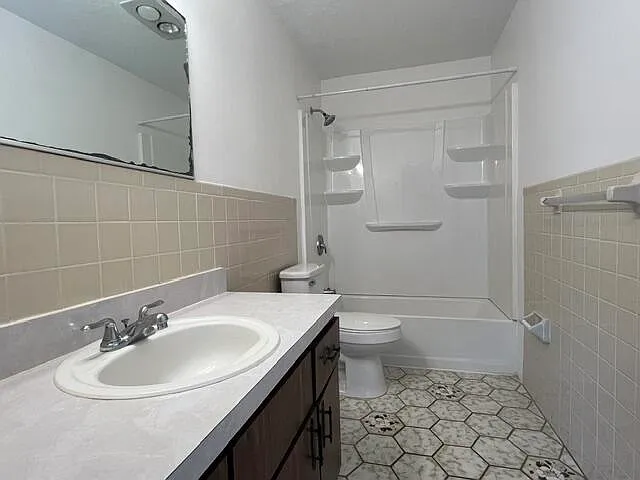 1307 Hempstead St — Photo 8