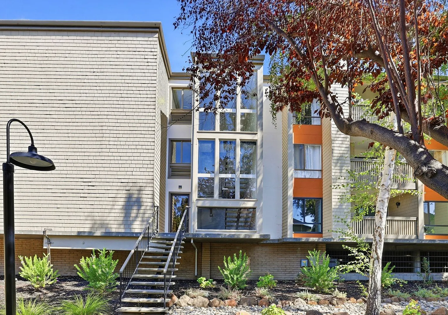 Main Floor Condo in Old Mill Community — Photo 2