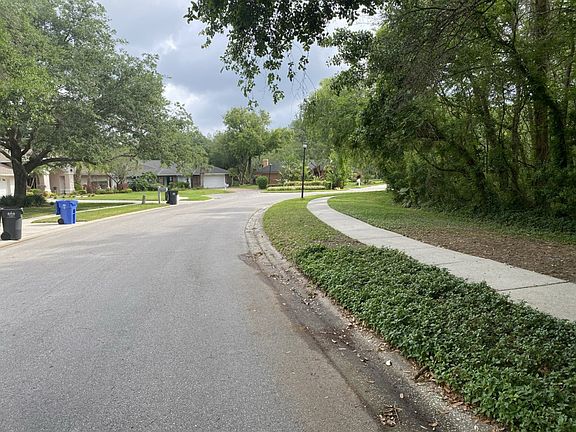 5th image of 16008 Amberly Dr