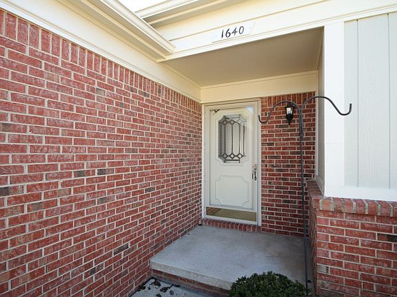 2nd image of 1640 Bennington Ct