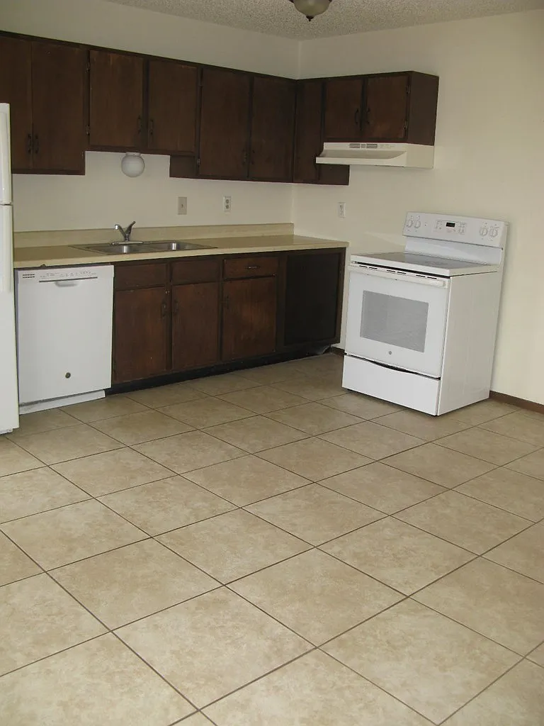 2 bed, 1.0 bath, 700 sqft, $850 — Photo 3
