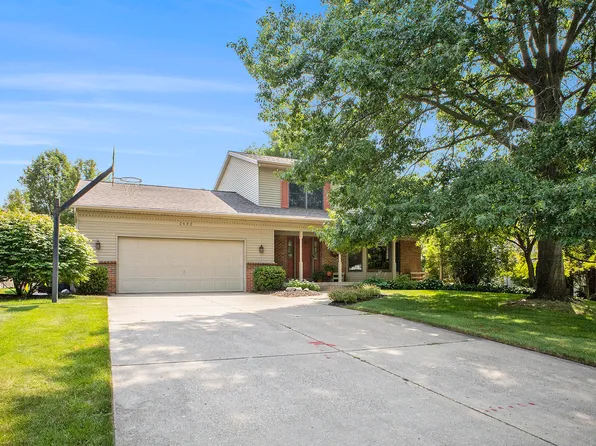 2682 Thrush Dr, Jenison, MI 49428
