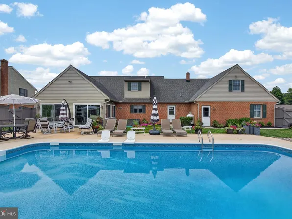 695 Sue Dr, Lititz, PA 17543