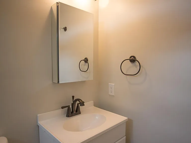2210 Clinton St — Photo 10