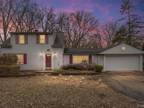 19325 Brentwood St, Livonia, MI 48152