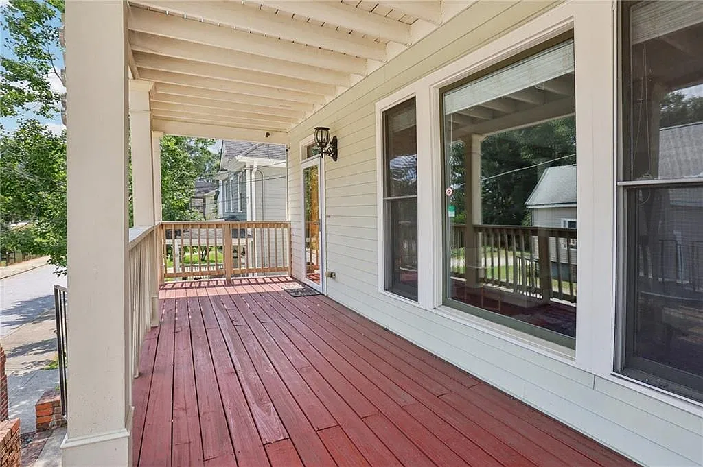 3 bed, 2.5 bath, 1607 sqft, $3,200 — Photo 4