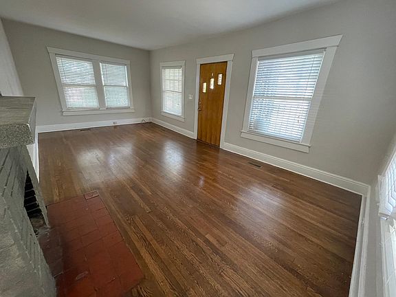 Living room/ dining room